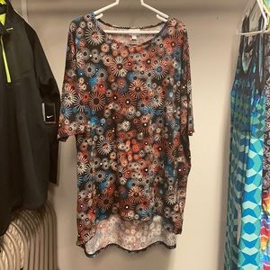 Lularoe Irma top black blues reds whites 2XL